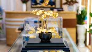 chậu hoa lan hồ điệp dát vàng 24k
