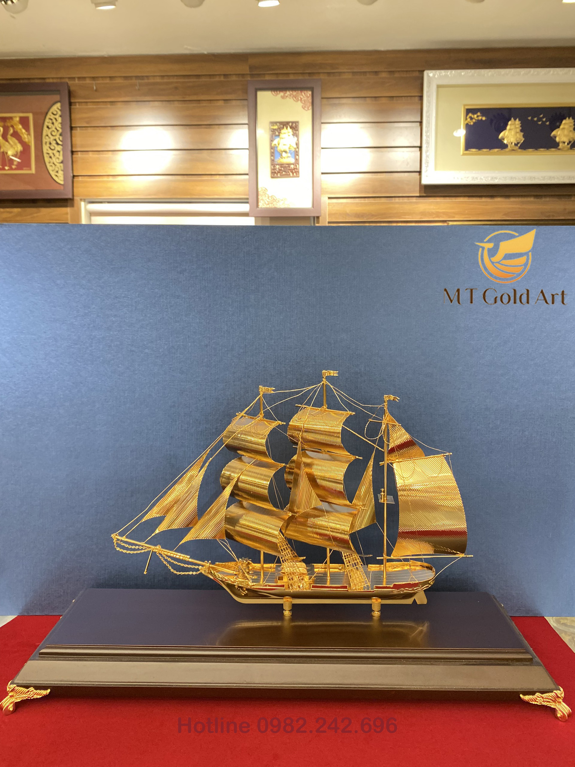 Món quà tặng sếp sang trọng và ý nghĩa nhất Món quà tặng sếp sang trọng và ý nghĩa nhất - mô hình thuyền buồm mạ vàng