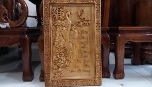 Tranh gỗ con công