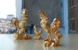 tượng con gà mạ vàng