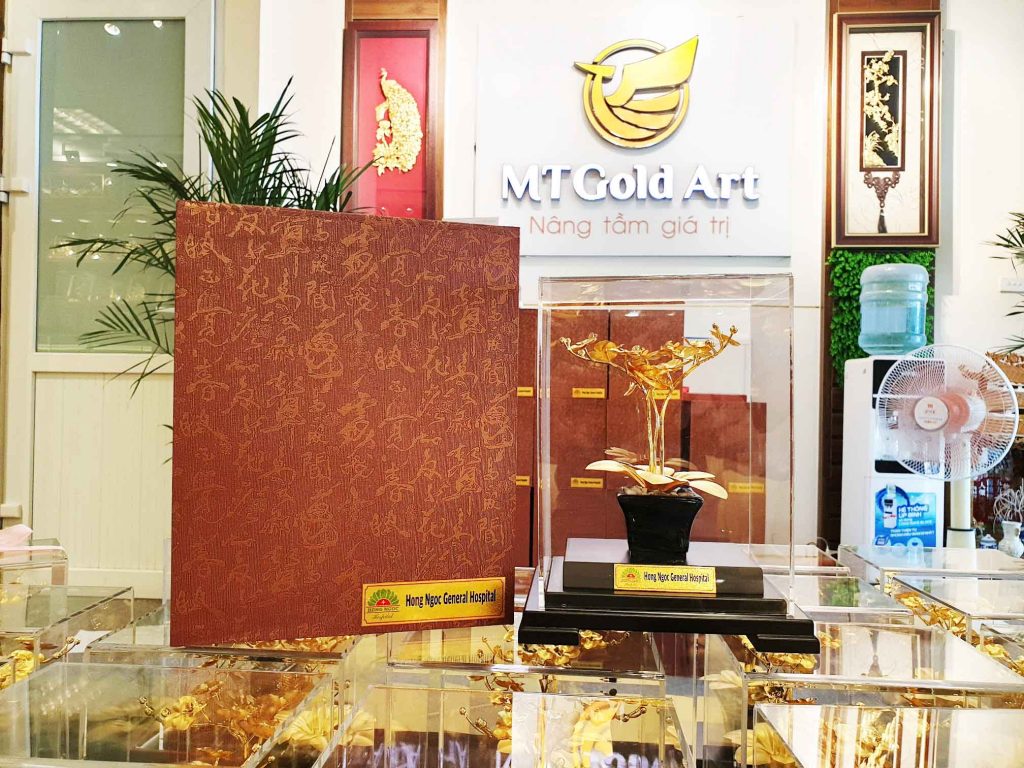 Quà tặng khách hàng vip của Viện Hồng Ngọc - Cây Lan 3 nhánh dát vàng cay lan 3 canh benh vien hong ngoc