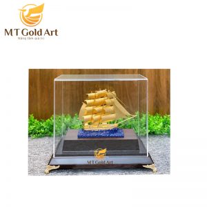 Thuyền buồm phong thủy dát vàng (17x29x34cm) – Mẫu 01