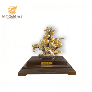 Chậu cây đào dát vàng