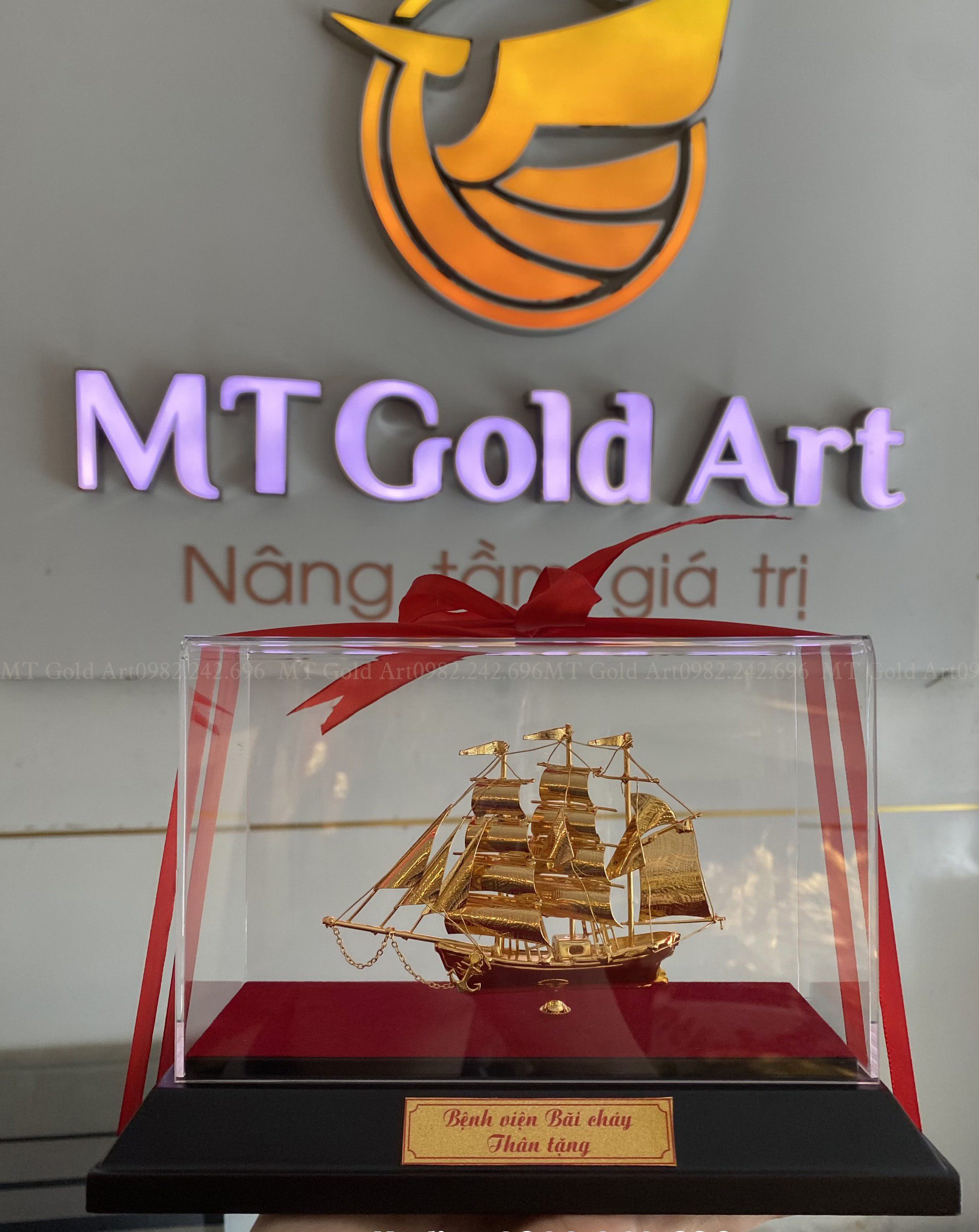 Quà tặng sinh nhật sếp nữ tinh tế ý nghĩa