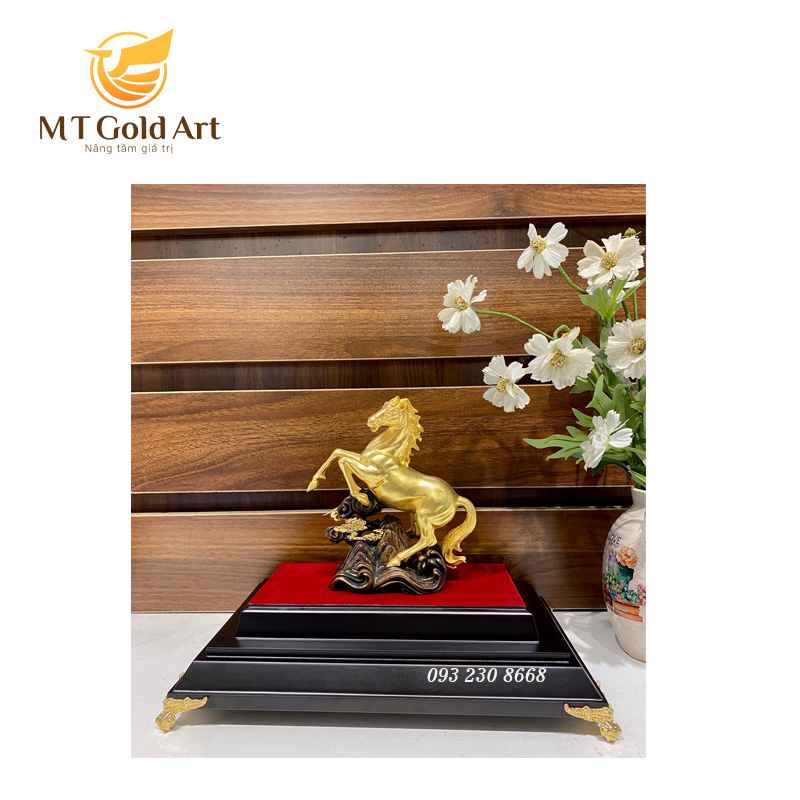 Tượng ngựa mạ vàng quà tặng sếp ý nghĩa tuong ngua ma vang
