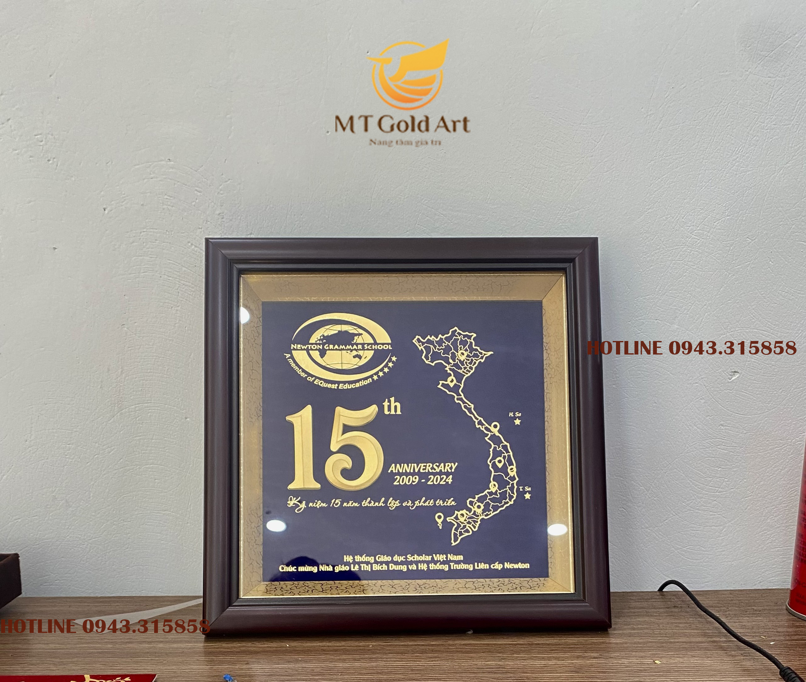 Quà tặng kỷ niệm thành lập sang trọng ý nghĩa Quà tặng kỷ niệm thành lập sang trọng ý nghĩa