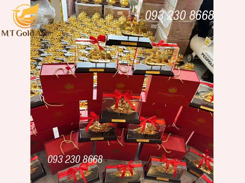 Quà tặng đại hội đại biểu ý nghĩa mo hinh thuyen ma vang qua tang hoi nghi