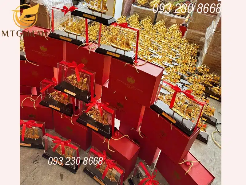 Mô hình thuyền mạ vàng - Quà tặng hội nghị, quà tặng đại hội ý nghĩa qua tang dai hoi dai bieu mat tran to quoc