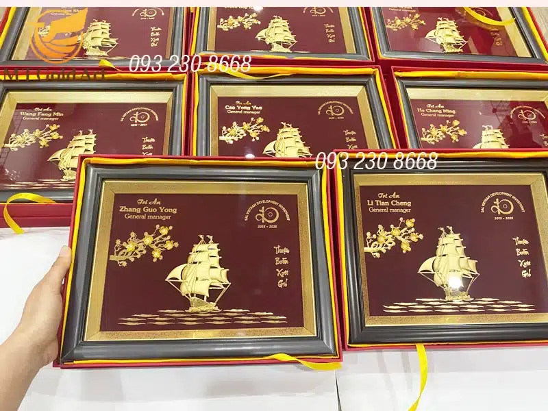 Quà tri ân lãnh đạo công ty nhân dịp kỷ niệm 10 năm thành lập qua tri an lanh dao dip ky niem 10 nam thanh lap