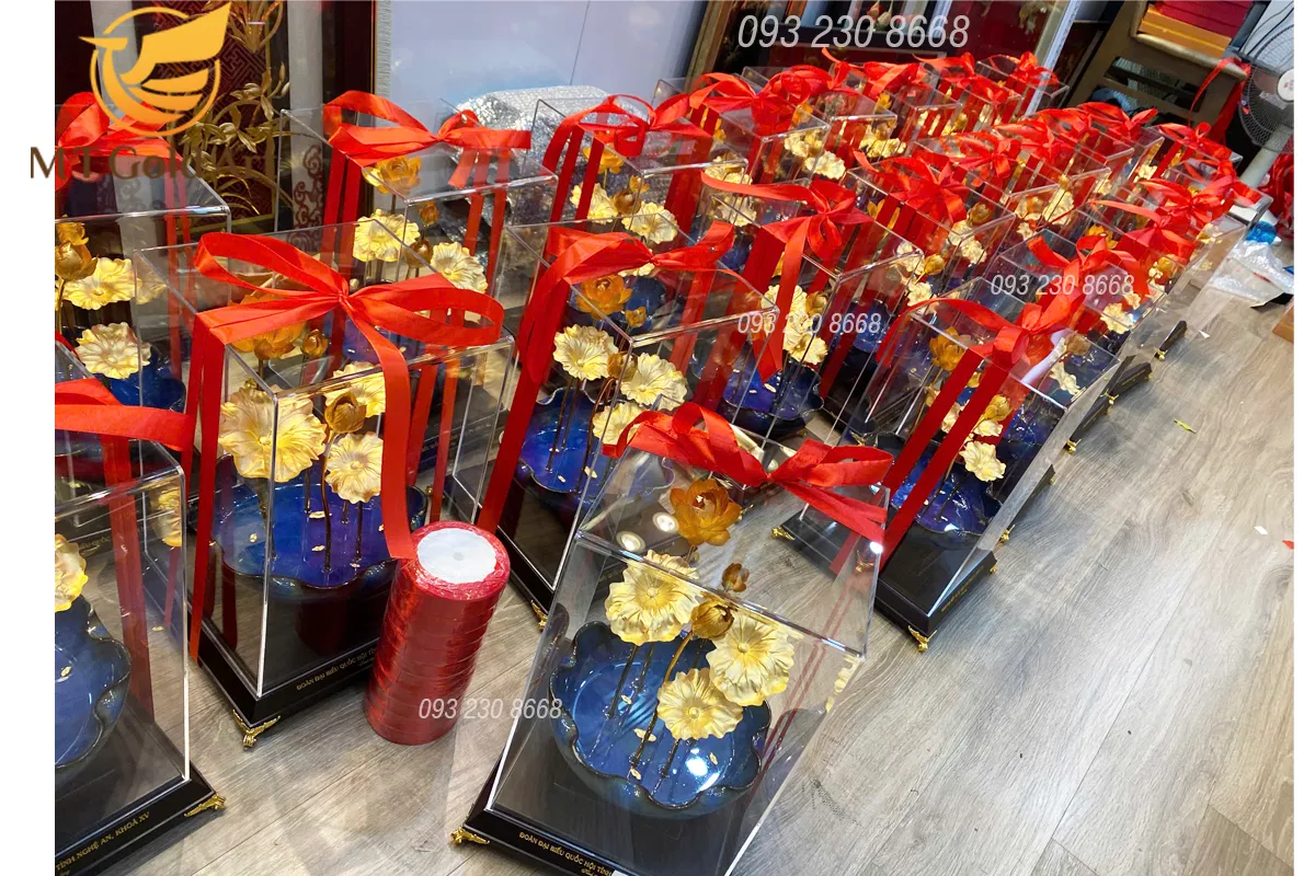 Chậu hoa sen mạ vàng - Quà tặng đại biểu tham dự hội nghị qua tang dai bieu tham du hoi nghi